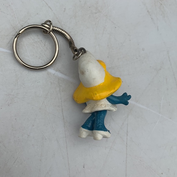 Schleigh 1971 peyo smurfette keychain - Picture 2 of 2